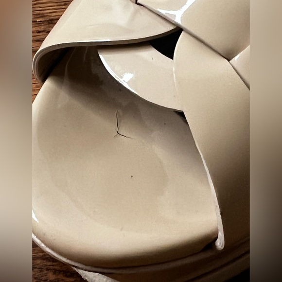 Saint Laurent Tribute Platform Sandal in nude/taupe patent leather size 38.5 - Picture 9 of 16